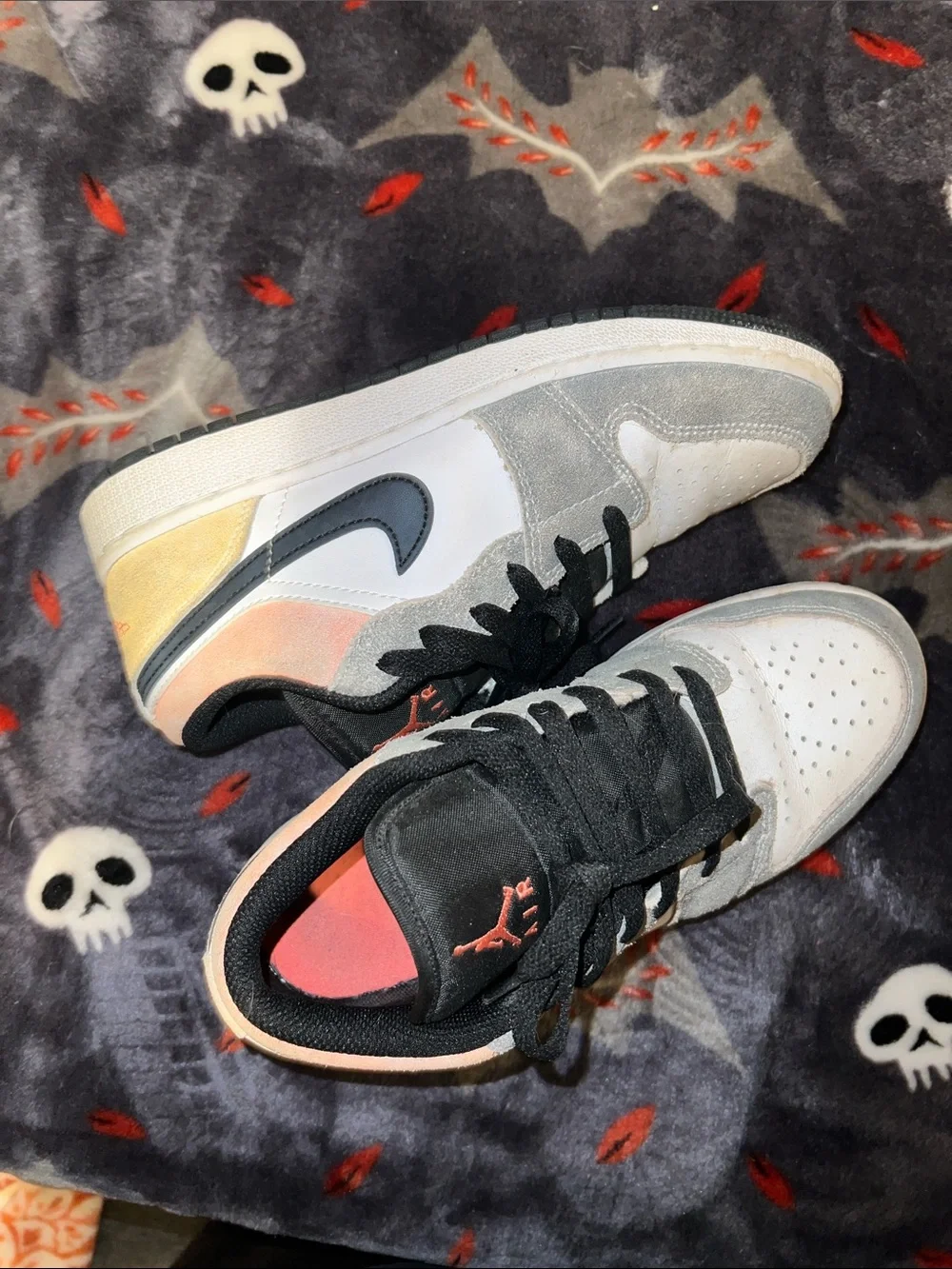 Jordan Kids Low-Top Sneakers in Gray, Peach & Black